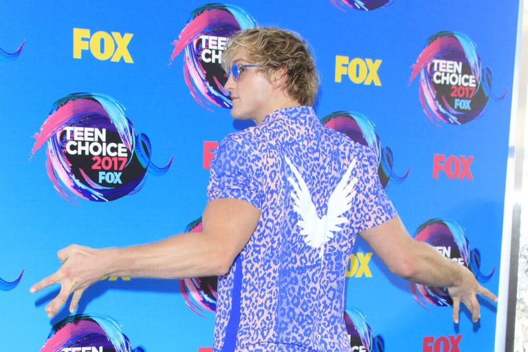 Logan Paul at the 2017 Teen Awards & now returns to the boxing ring
